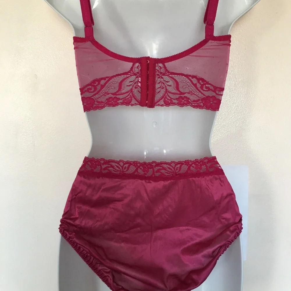 Vintage Lingerie Set - Picture 2 of 10